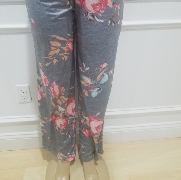 Large drawstring high waisted yoga wide legged lounge pants. Floral - Picture 5 of 6